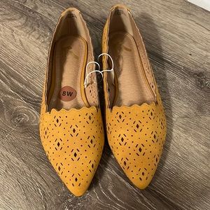 Report - Womens Flats, Size 8w